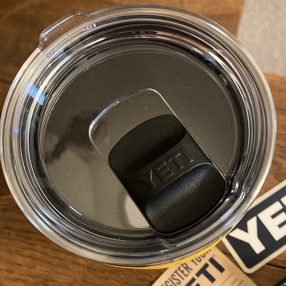 YETI Rambler Alpine Yellow 26oz Tumbler & Sticker NWT - Picture 3 of 7